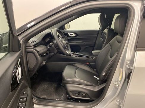 New 2026 Jeep Compass Limited image 8