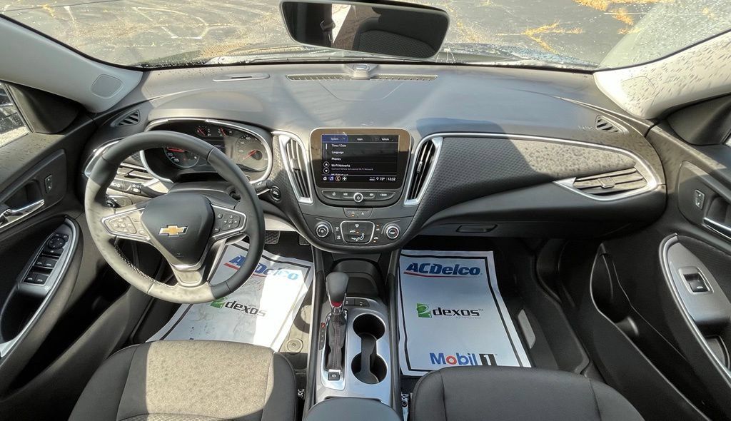 Used 2025 Chevrolet Malibu RS w/ LPO, Floor Liner Package FWD image 13