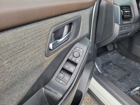 Used 2021 Nissan Rogue SV FWD image 16