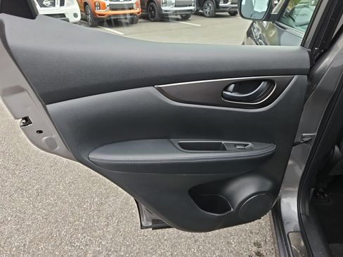 Used 2021 Nissan Rogue Sport S image 14