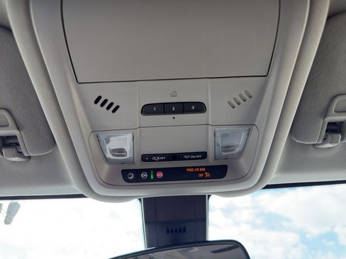 Used 2021 Chevrolet Equinox LT image 24