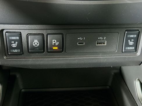 Used 2024 Nissan Frontier SV w/ Technology Package RWD image 25