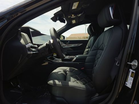 New 2026 BMW 740i w/ Premium Package RWD image 7