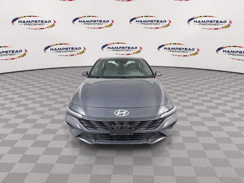 Used 2024 Hyundai Elantra SE image 3