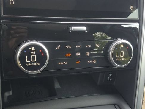 Used 2026 Land Rover Discovery Limited Edition AWD/4WD image 35