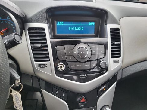 Used 2013 Chevrolet Cruze LS image 17