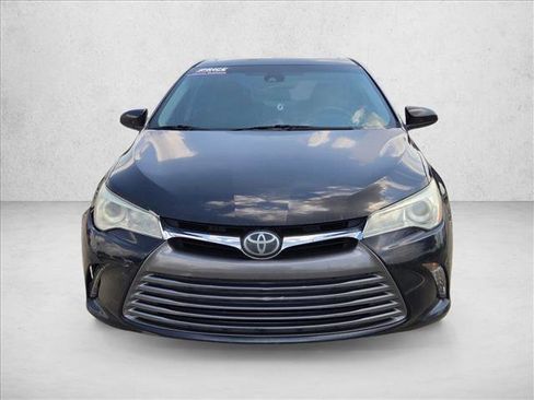 Used 2015 Toyota Camry XLE image 2