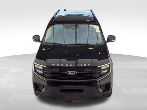 Used 2025 Ford Expedition Active AWD/4WD image 2