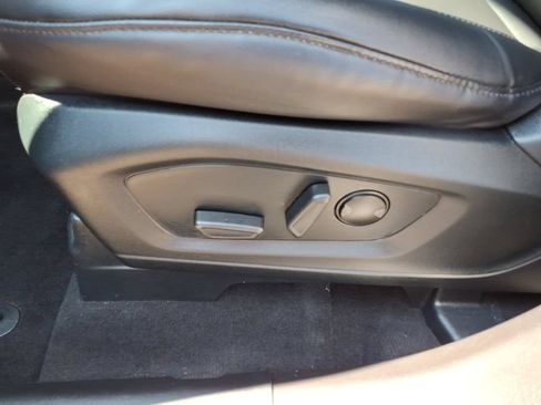 Used 2022 Ford Explorer XLT w/ Equipment Group 202A AWD/4WD image 13