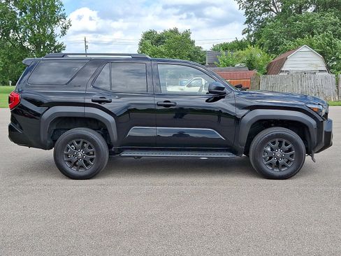 Used 2025 Toyota 4Runner SR5 AWD/4WD image 25