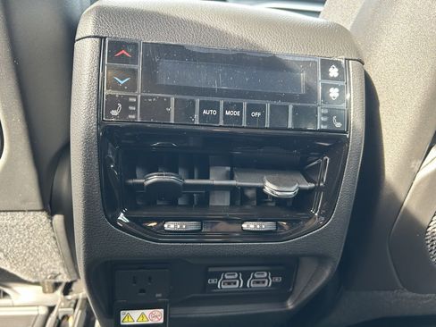 New 2025 Jeep Grand Cherokee L Limited image 30