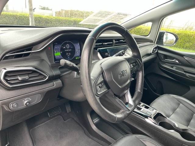 Used 2023 Chevrolet Bolt LT w/ Infotainment Package FWD image 10