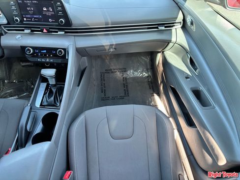 Used 2021 Hyundai Elantra SEL FWD image 17