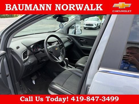 Used 2020 Chevrolet Trax LT w/ LT Convenience Package AWD/4WD image 21