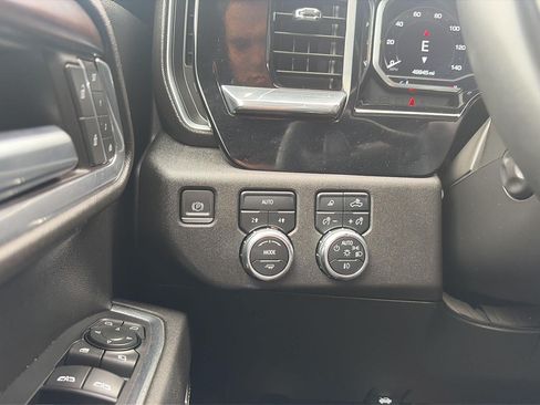 Used 2023 GMC Sierra 1500 SLT w/ SLT Premium Package AWD/4WD image 13