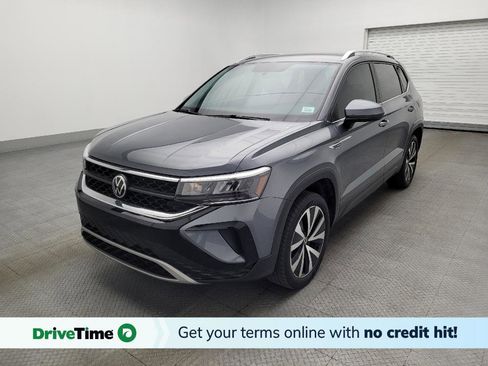 Used 2022 Volkswagen Taos SE FWD image 1