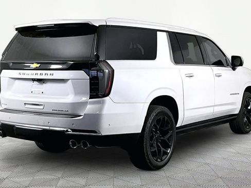 Certified 2025 Chevrolet Suburban Premier AWD/4WD image 3
