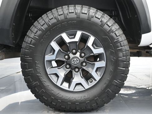 Used 2020 Toyota Tacoma TRD Off-Road image 17