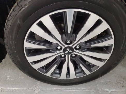 Used 2020 Mitsubishi Outlander ES AWD/4WD image 28
