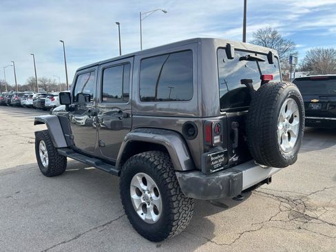 Used 2014 Jeep Wrangler Unlimited Sahara w/ Dual Top Group AWD/4WD image 5
