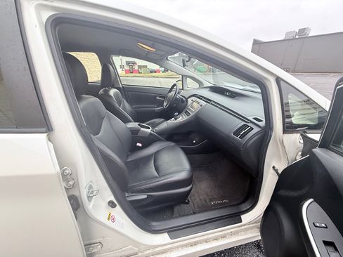 Used 2013 Toyota Prius Three image 10