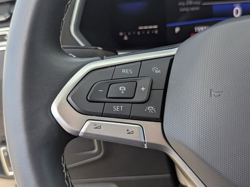 Used 2022 Volkswagen Tiguan SE image 24