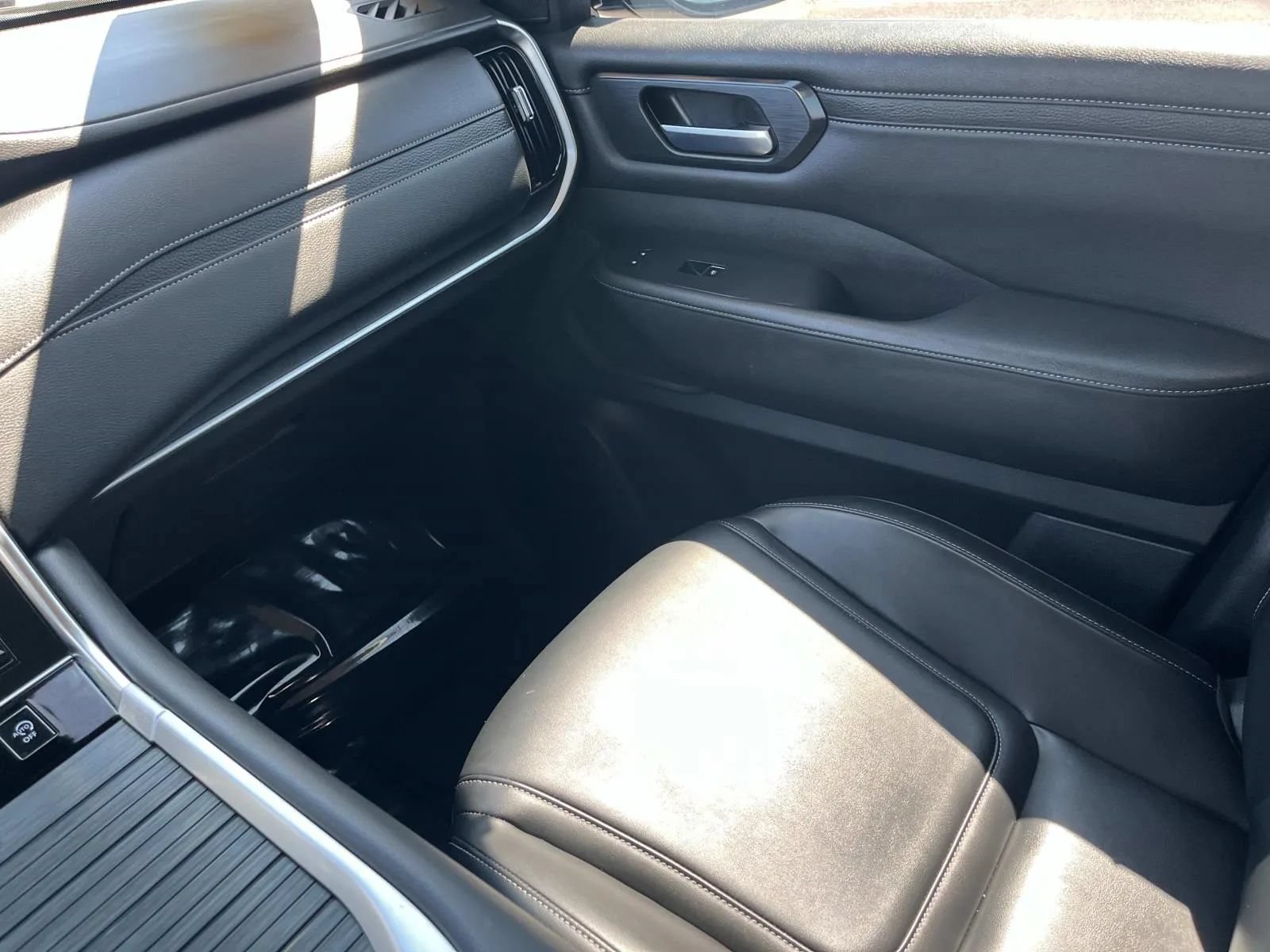 Used 2025 Nissan Armada SV RWD image 13