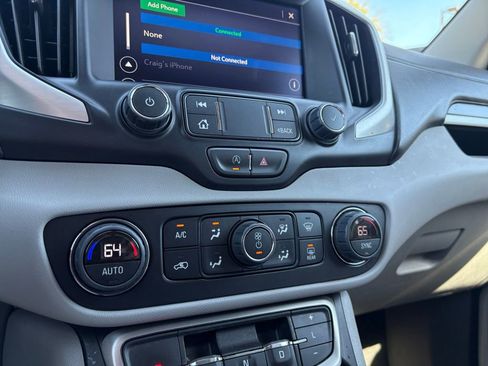 Used 2023 GMC Terrain SLT image 24