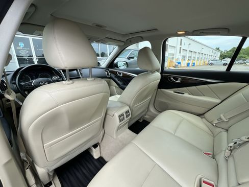Used 2018 INFINITI Q50 Luxe w/ Essential Package (3.0T Luxe) AWD/4WD image 23