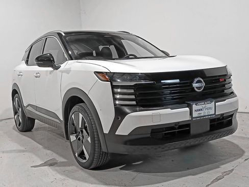 Certified 2025 Nissan Kicks SR image 32