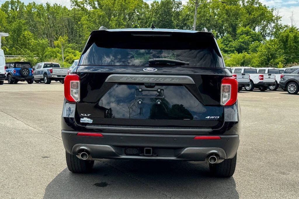 Used 2023 Ford Explorer XLT w/ Equipment Group 202A AWD/4WD image 4