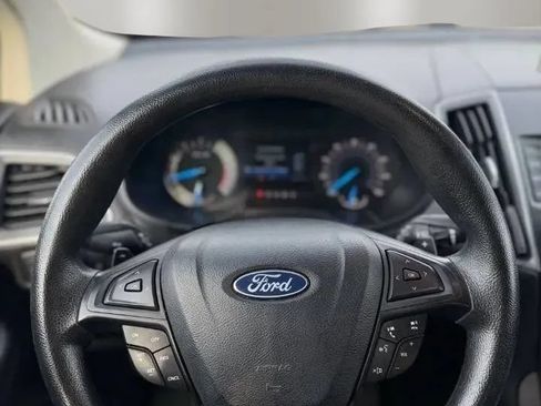 Used 2018 Ford Edge SE FWD image 13