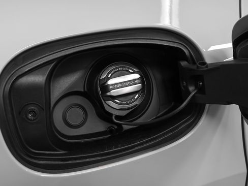 Certified 2025 Porsche Cayenne AWD/4WD image 17