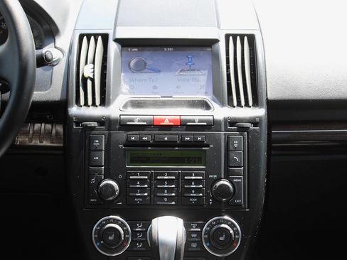 Used 2011 Land Rover LR2 HSE AWD/4WD image 19