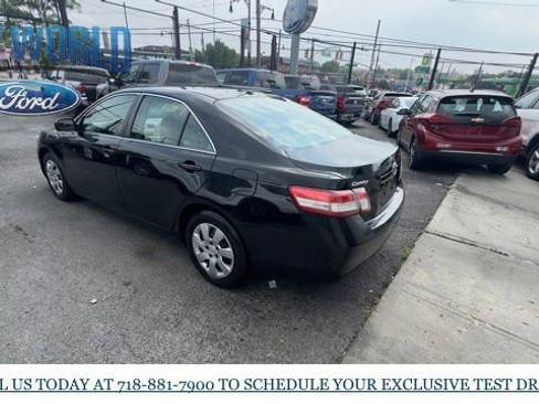 Used 2011 Toyota Camry image 3