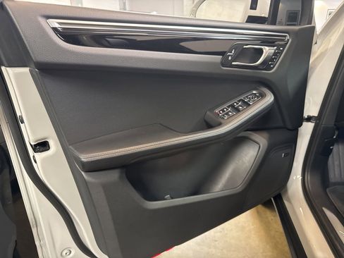 Used 2023 Porsche Macan S AWD/4WD image 8
