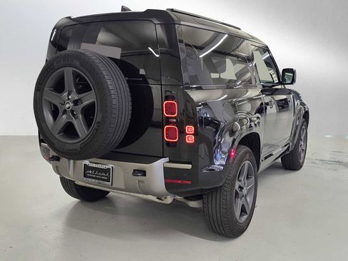 Used 2025 Land Rover Defender 90 X-Dynamic SE image 5