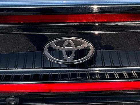 Used 2024 Toyota Prius XLE FWD image 9