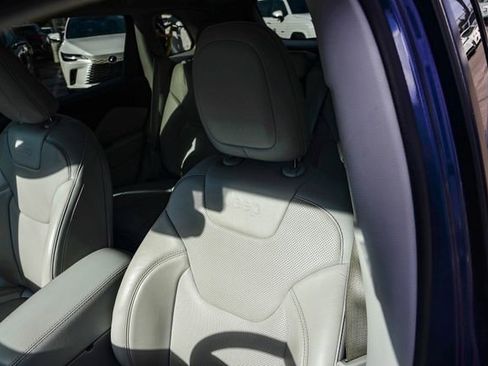 Used 2019 Jeep Cherokee Limited w/ Technology Group image 25