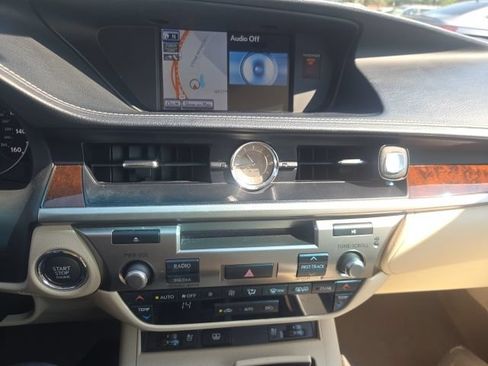 Used 2014 Lexus ES 350 w/ Luxury Package FWD image 11