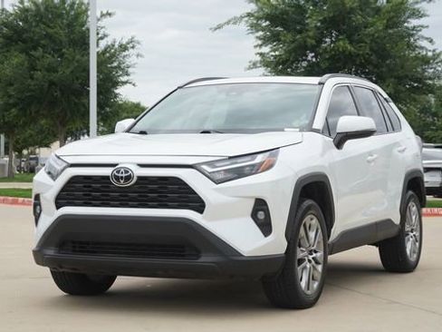 Used 2023 Toyota RAV4 XLE Premium FWD image 3