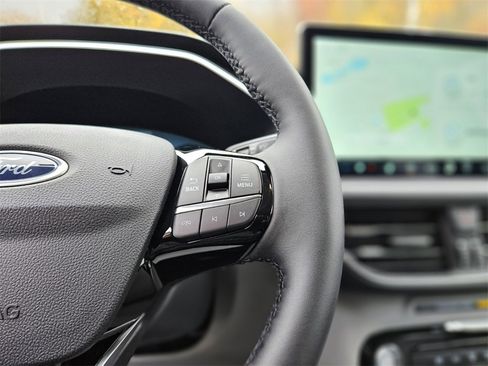 New 2025 Ford Escape SE w/ PHEV Premium Package image 28