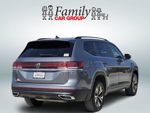 Used 2025 Volkswagen Atlas SE AWD/4WD image 4