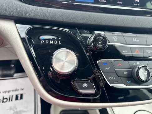 Used 2022 Chrysler Pacifica Touring-L FWD image 19