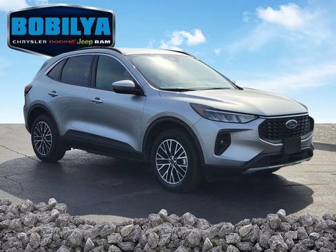Used 2024 Ford Escape SE image 2