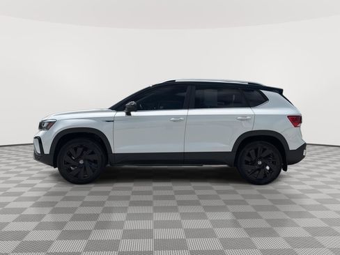Used 2024 Volkswagen Taos SE w/ Panoramic Sunroof Package AWD/4WD image 6