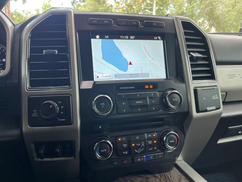 Used 2018 Ford F250 Lariat w/ Lariat Value Package AWD/4WD image 22