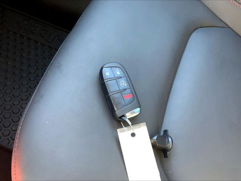 Used 2022 Jeep Renegade Trailhawk image 14