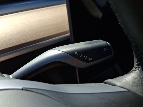 Used 2023 Tesla Model Y Long Range AWD/4WD image 16