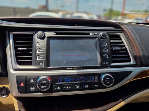 Used 2017 Toyota Highlander Limited Platinum image 19